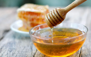 LWL | Exploring the Efficacy of Honey as a Natural Moisturizer for Eczema